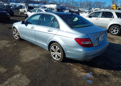 2013 Mercedes-Benz C 300 Luxury 4Matic из США, поврежденный, VIN WDDGF8AB2DA816967